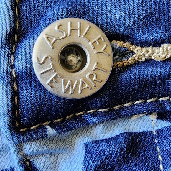 Ashley Stewart Distressed Star Print Denim Capris Size Plus 30 - Picture 7 of 9